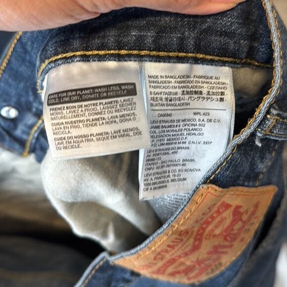 Levi's 569 modern laid-back fit sits low on the waist roomy not baggy seat thigh - Picture 4 of 6
